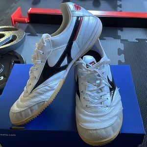 Futsal/Indoor Soccer Shoes